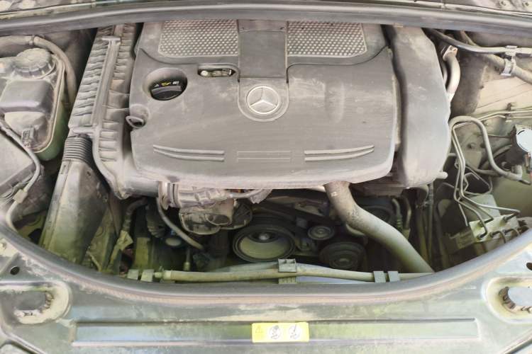 Used Mercedes-Benz R-Class 2011 R 350 L 4MATIC Engine Bay