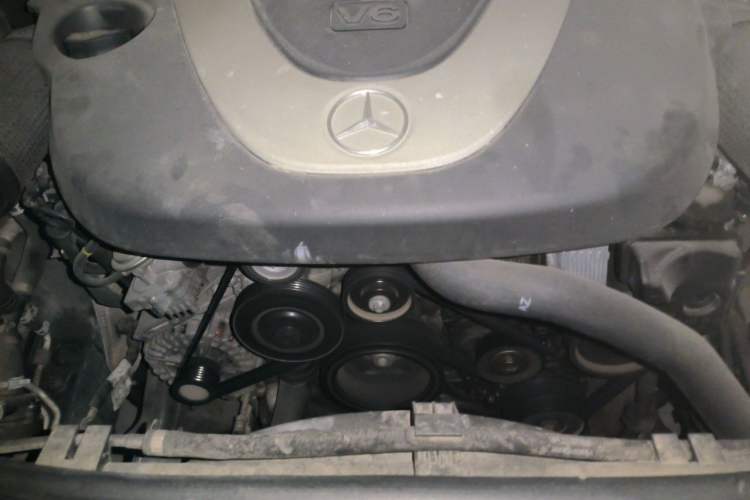 Used Mercedes-Benz R-Class 2011 R 300 L Business Model Engine Bay