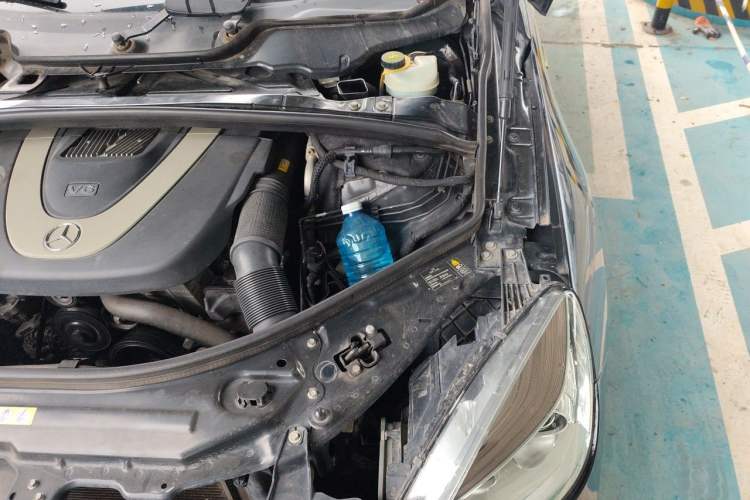 Used Mercedes-Benz R-Class 2011 R 350 L 4MATIC Engine Bay Left