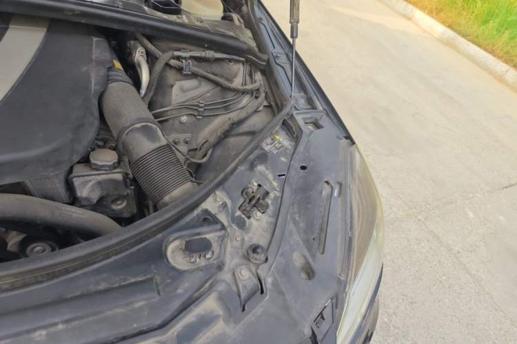 Used Mercedes-Benz R-Class 2011 R 350 L 4MATIC Engine Bay Left