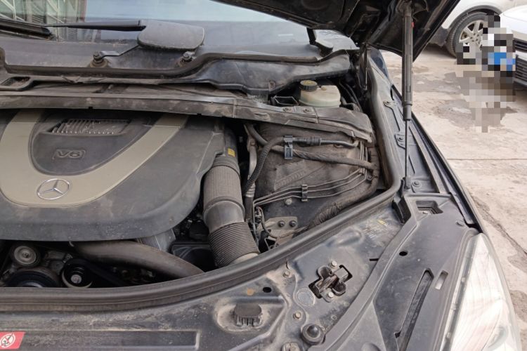 Used Mercedes-Benz R-Class 2011 R 350 L 4MATIC Engine Bay Left
