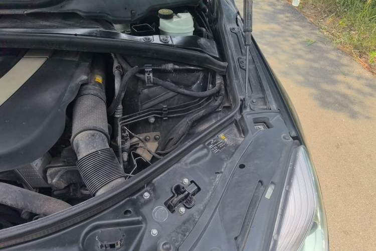 Used Mercedes-Benz R-Class 2011 R 300 L Business Model Engine Bay Left