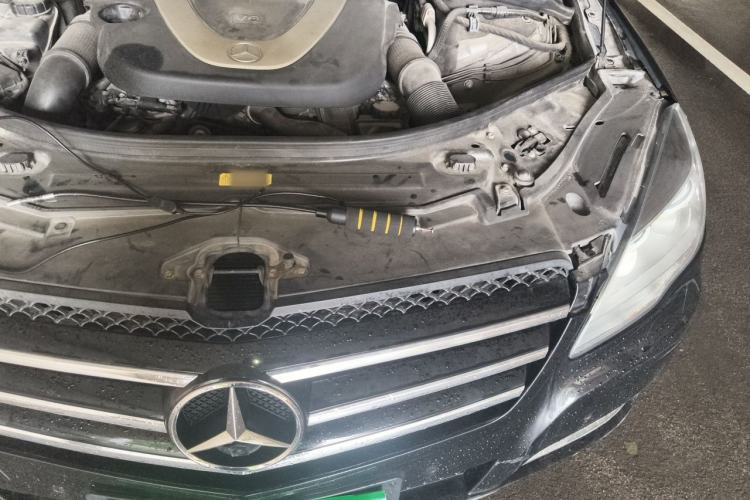 Used Mercedes-Benz R-Class 2011 R 300 L Business Model Engine Bay Left