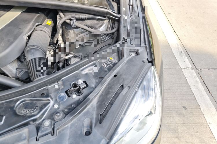 Used Mercedes-Benz R-Class 2011 R 300 L Business Model Engine Bay Left