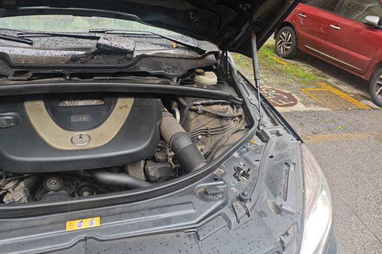 Used Mercedes-Benz R-Class 2011 R 300 L Business Model Engine Bay Left
