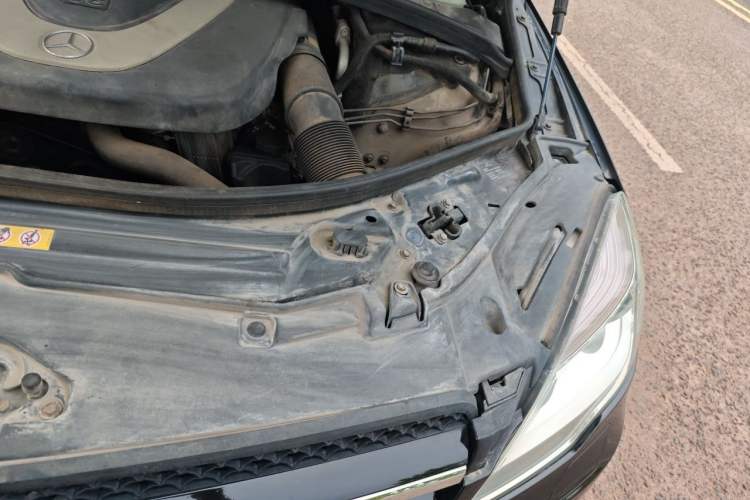 Used Mercedes-Benz R-Class 2011 R 300 L Business Model Engine Bay Left