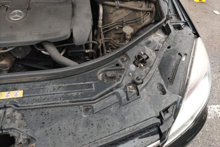 Used Mercedes-Benz R-Class 2011 R 350 L 4MATIC Engine Bay Left