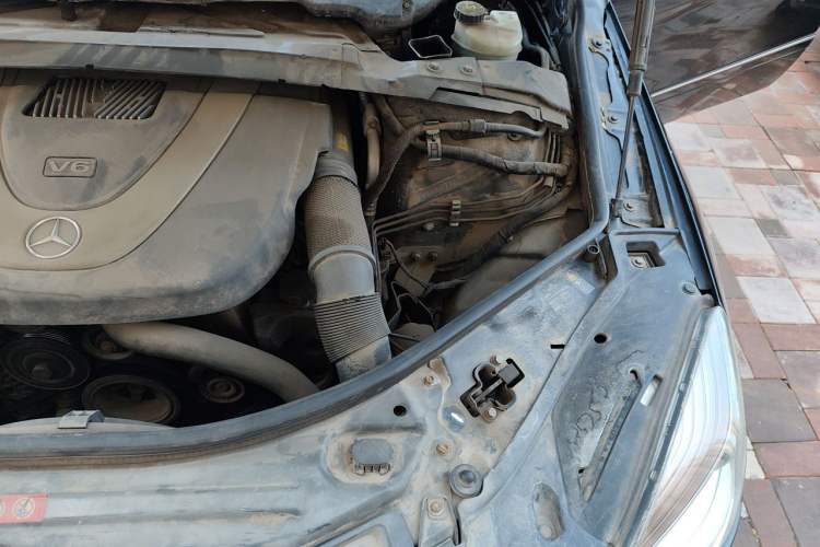 Used Mercedes-Benz R-Class 2011 R 300 L Business Model Engine Bay Left