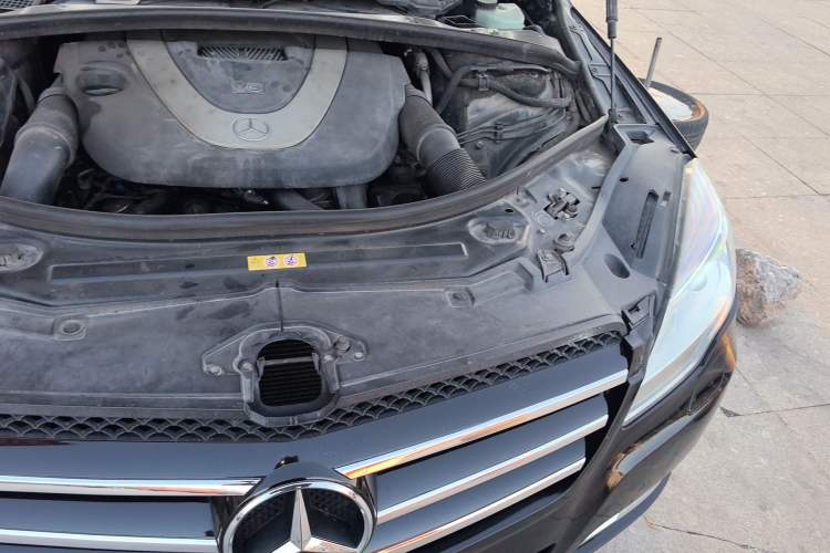 Used Mercedes-Benz R-Class 2011 R 300 L Business Model Engine Bay Left