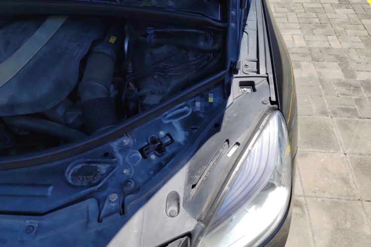 Used Mercedes-Benz R-Class 2011 R 300 L Business Model Engine Bay Left