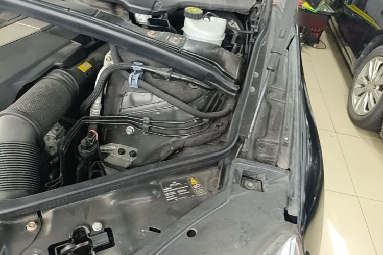 Used Mercedes-Benz R-Class 2011 R 300 L Business Model Engine Bay Left