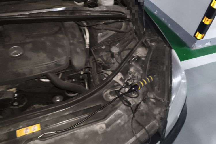Used Mercedes-Benz R-Class 2011 R 350 L 4MATIC Engine Bay Left