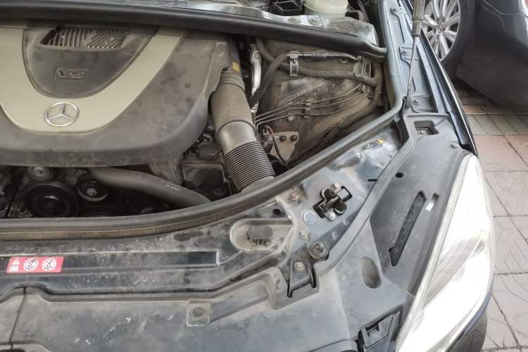 Used Mercedes-Benz R-Class 2011 R 350 L 4MATIC Engine Bay Left