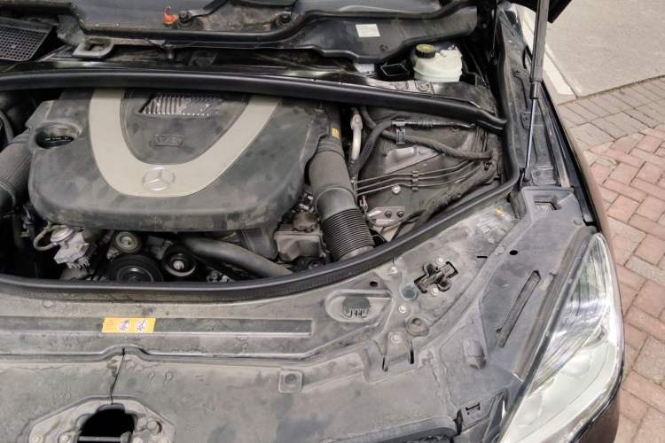 Used Mercedes-Benz R-Class 2011 R 300 L Business Model Engine Bay Left