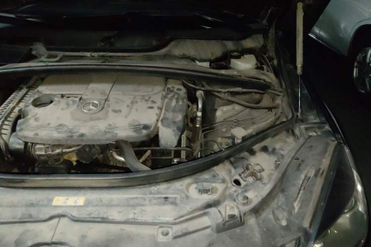 Used Mercedes-Benz R-Class 2011 R 350 L 4MATIC Engine Bay Left