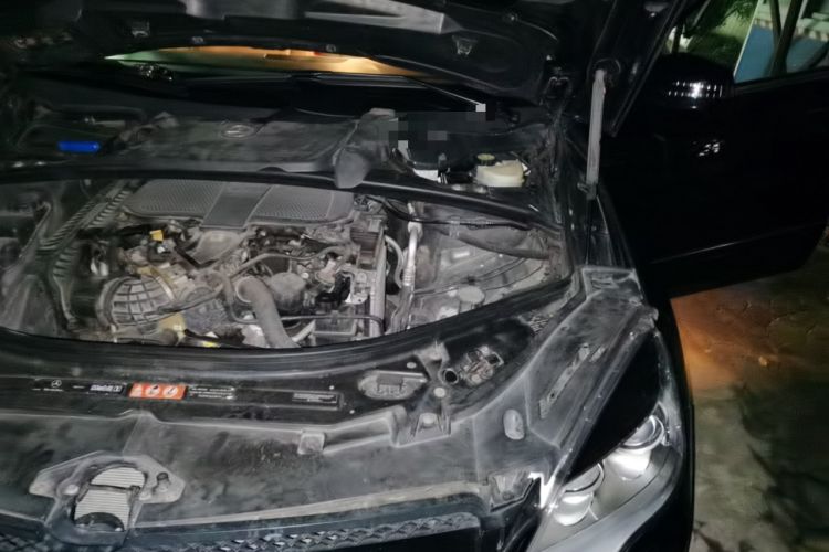 Used Mercedes-Benz R-Class 2011 R 350 L 4MATIC Engine Bay Left