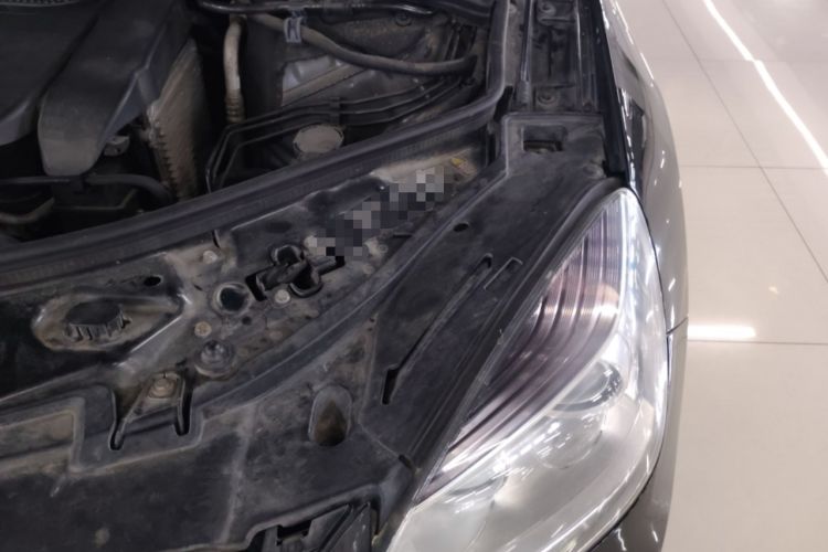 Used Mercedes-Benz R-Class 2011 R 350 L 4MATIC Engine Bay Left