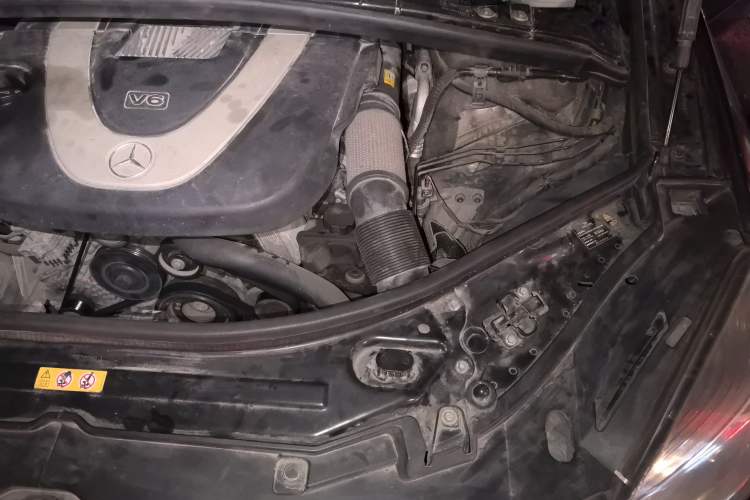 Used Mercedes-Benz R-Class 2011 R 350 L 4MATIC Engine Bay Left