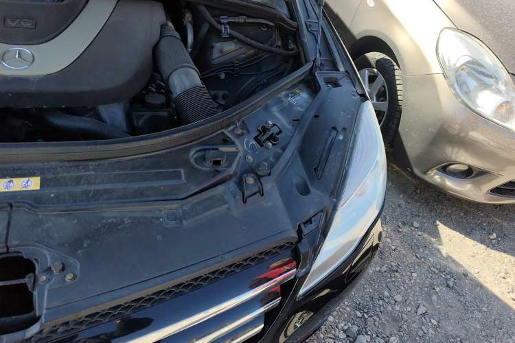 Used Mercedes-Benz R-Class 2011 R 300 L Business Model Engine Bay Left