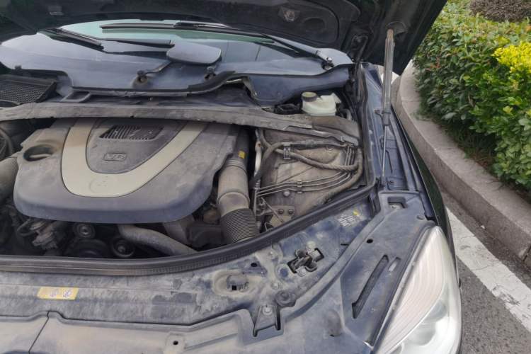 Used Mercedes-Benz R-Class 2011 R 350 L 4MATIC Engine Bay Left