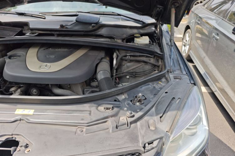 Used Mercedes-Benz R-Class 2011 R 300 L Business Model Engine Bay Left