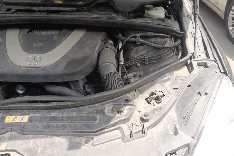 Used Mercedes-Benz R-Class 2011 R 300 L Business Model Engine Bay Left
