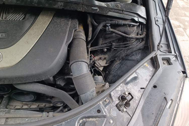 Used Mercedes-Benz R-Class 2011 R 300 L Business Model Engine Bay Left