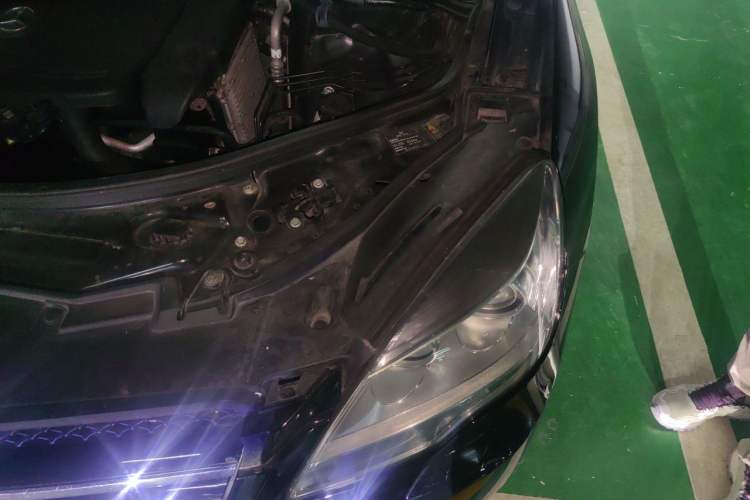 Used Mercedes-Benz R-Class 2011 R 350 L 4MATIC Engine Bay Left