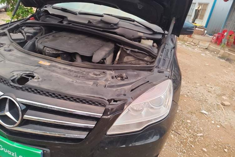 Used Mercedes-Benz R-Class 2011 R 350 L 4MATIC Engine Bay Left