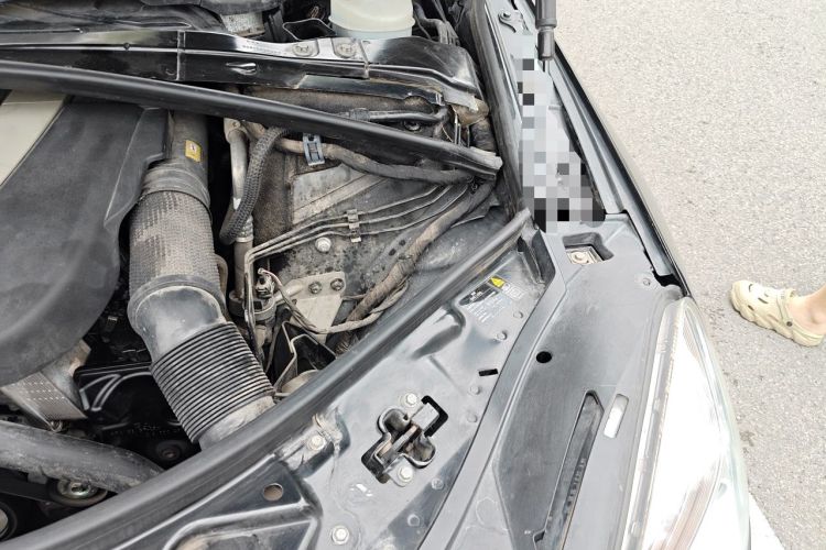 Used Mercedes-Benz R-Class 2011 R 300 L Business Model Engine Bay Left