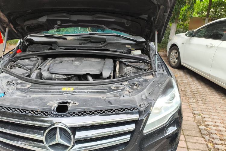 Used Mercedes-Benz R-Class 2011 R 350 L 4MATIC Engine Bay Left