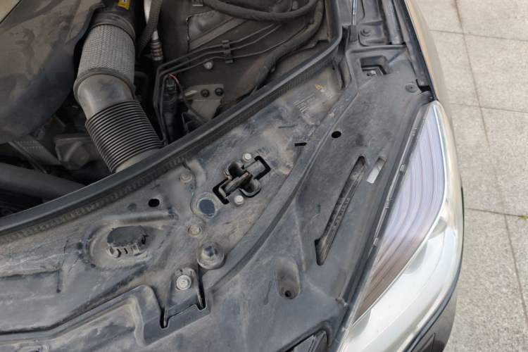 Used Mercedes-Benz R-Class 2011 R 300 L Business Model Engine Bay Left