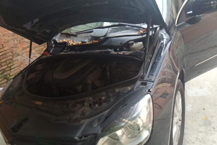 Used Mercedes-Benz R-Class 2011 R 300 L Business Model Engine Bay Left