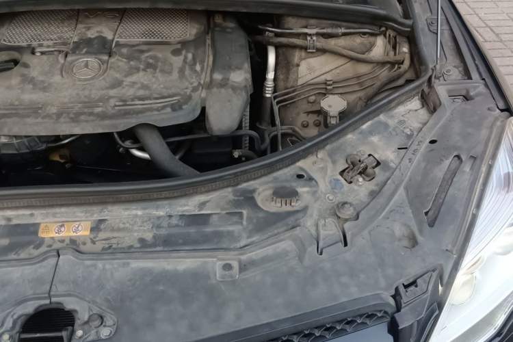 Used Mercedes-Benz R-Class 2011 R 350 L 4MATIC Engine Bay Left