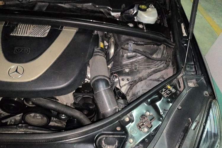Used Mercedes-Benz R-Class 2011 R 300 L Business Model Engine Bay Left