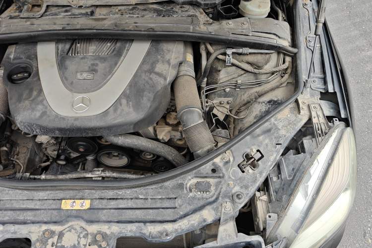 Used Mercedes-Benz R-Class 2011 R 300 L Business Model Engine Bay Left