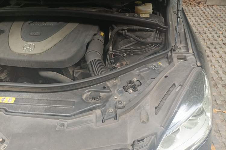 Used Mercedes-Benz R-Class 2011 R 300 L Business Model Engine Bay Left
