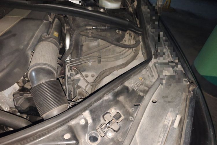 Used Mercedes-Benz R-Class 2011 R 300 L Business Model Engine Bay Left
