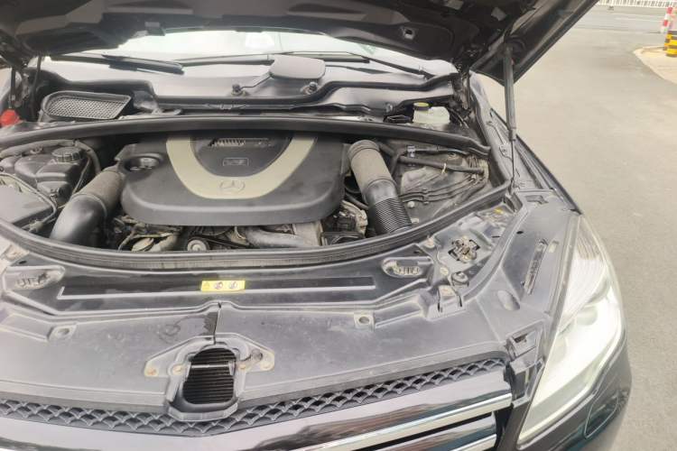 Used Mercedes-Benz R-Class 2011 R 300 L Business Model Engine Bay Left