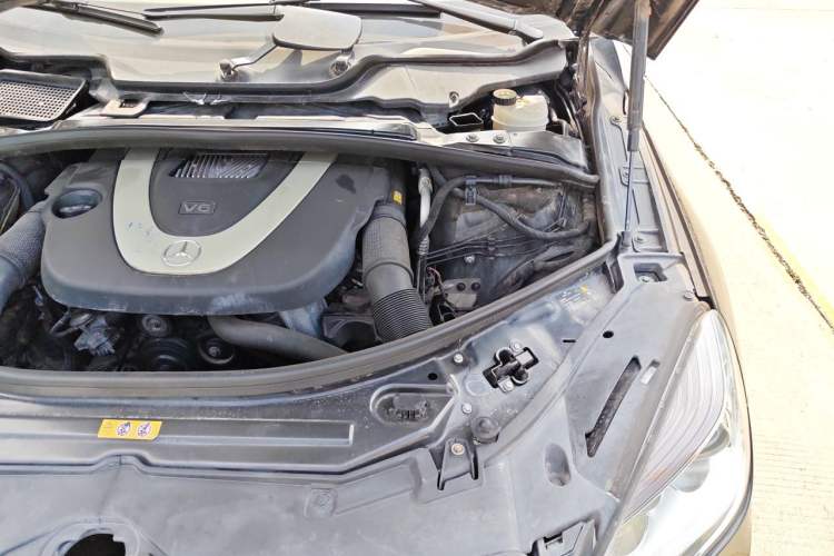 Used Mercedes-Benz R-Class 2011 R 300 L Business Model Engine Bay Left