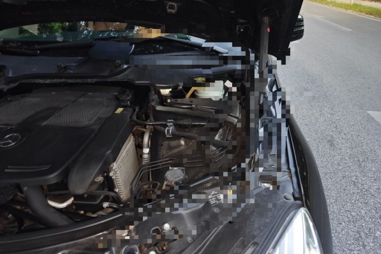 Used Mercedes-Benz R-Class 2011 R 350 L 4MATIC Engine Bay Left