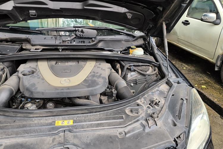 Used Mercedes-Benz R-Class 2011 R 300 L Business Model Engine Bay Left