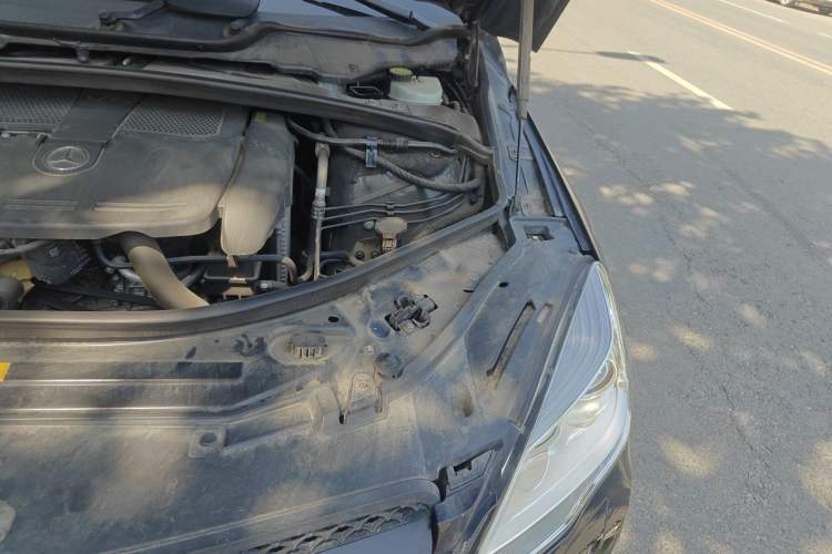 Used Mercedes-Benz R-Class 2011 R 350 L 4MATIC Engine Bay Left