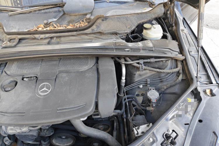 Used Mercedes-Benz R-Class 2011 R 350 L 4MATIC Engine Bay Left