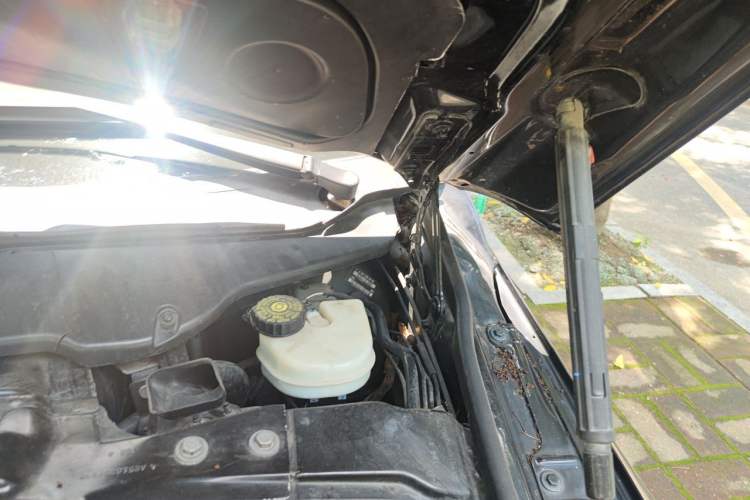 Used Mercedes-Benz R-Class 2011 R 300 L Business Model Engine Bay Left