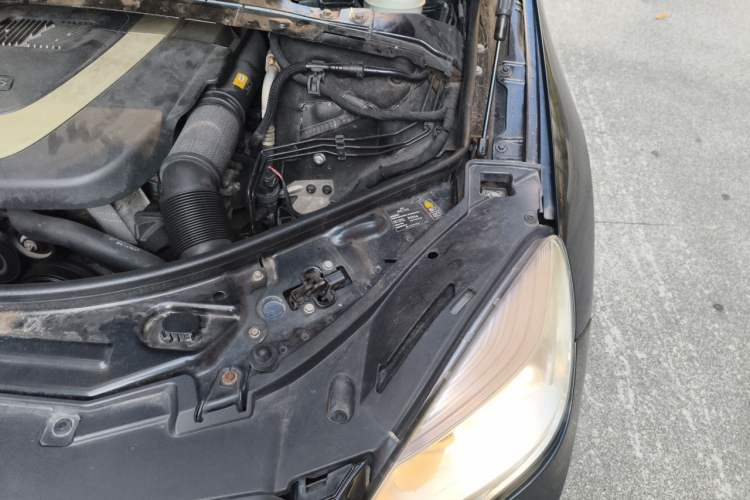 Used Mercedes-Benz R-Class 2011 R 350 L 4MATIC Engine Bay Left