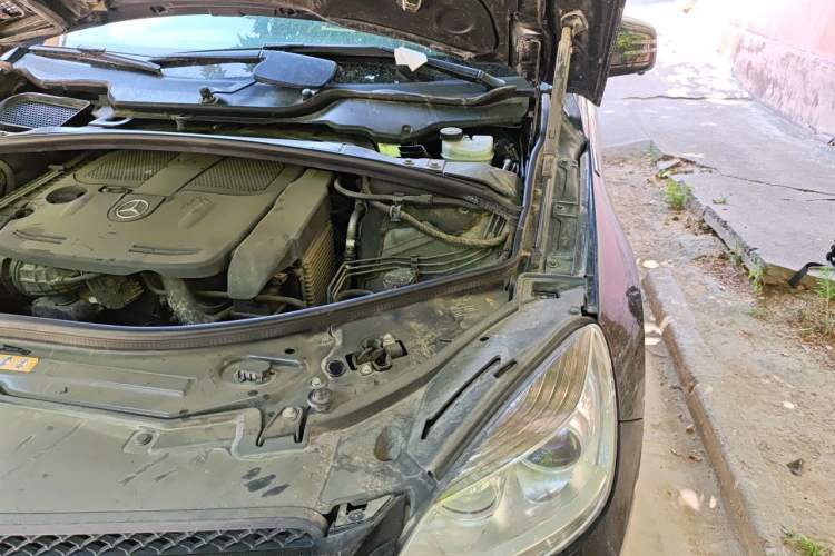 Used Mercedes-Benz R-Class 2011 R 350 L 4MATIC Engine Bay Left