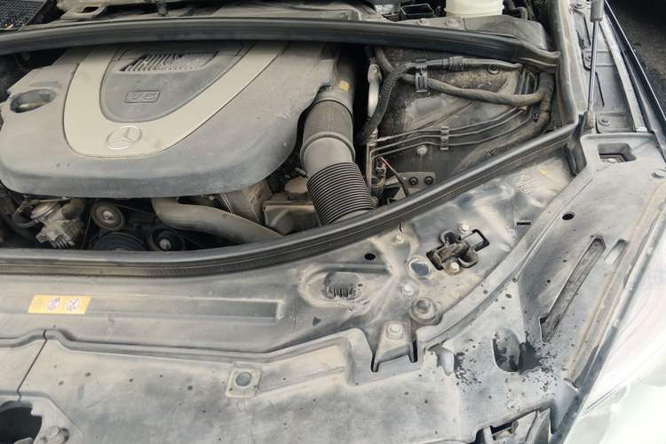 Used Mercedes-Benz R-Class 2011 R 300 L Business Model Engine Bay Left