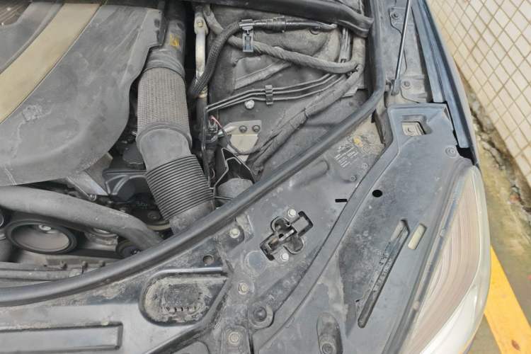 Used Mercedes-Benz R-Class 2011 R 300 L Business Model Engine Bay Left