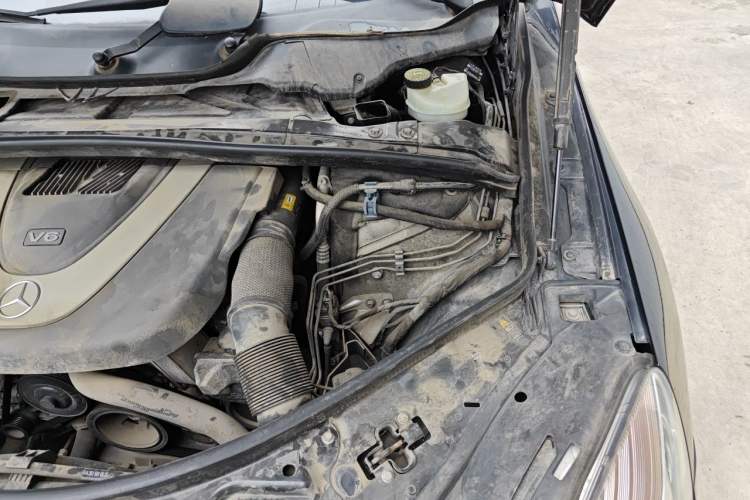Used Mercedes-Benz R-Class 2011 R 300 L Business Model Engine Bay Left